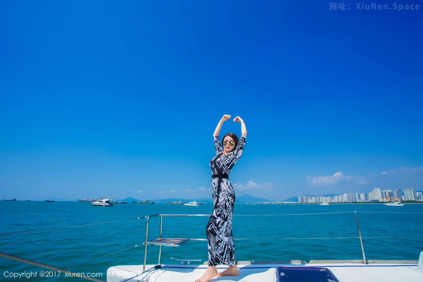 图片[4]-[XiuRen秀人网]VOL.858 嫩模廿十海南三亚旅拍蓝天白云海边性感比基尼写真45P-秀人网官方网站